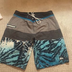 Men’s QUICKSILVER Board Shorts sz 30